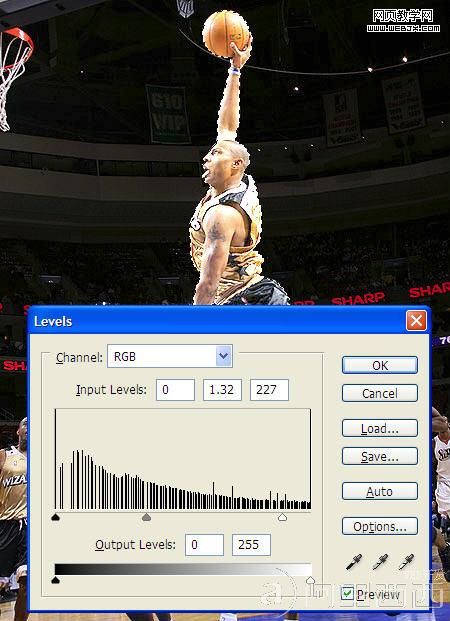 Photoshop打造带炫彩光线的扣篮动作_爱易学习网